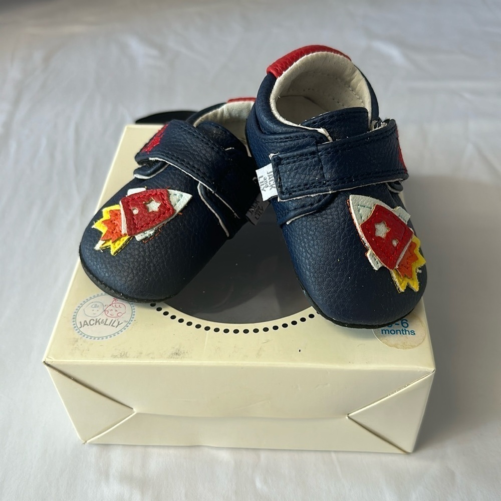 🛑 
Jack & Lily - NWT Crib Shoes/Walker shoes. Size 0-6  months